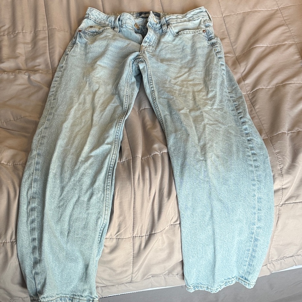 Brand New condition, Aeropostale low rise baggy jeans, size 2 short!